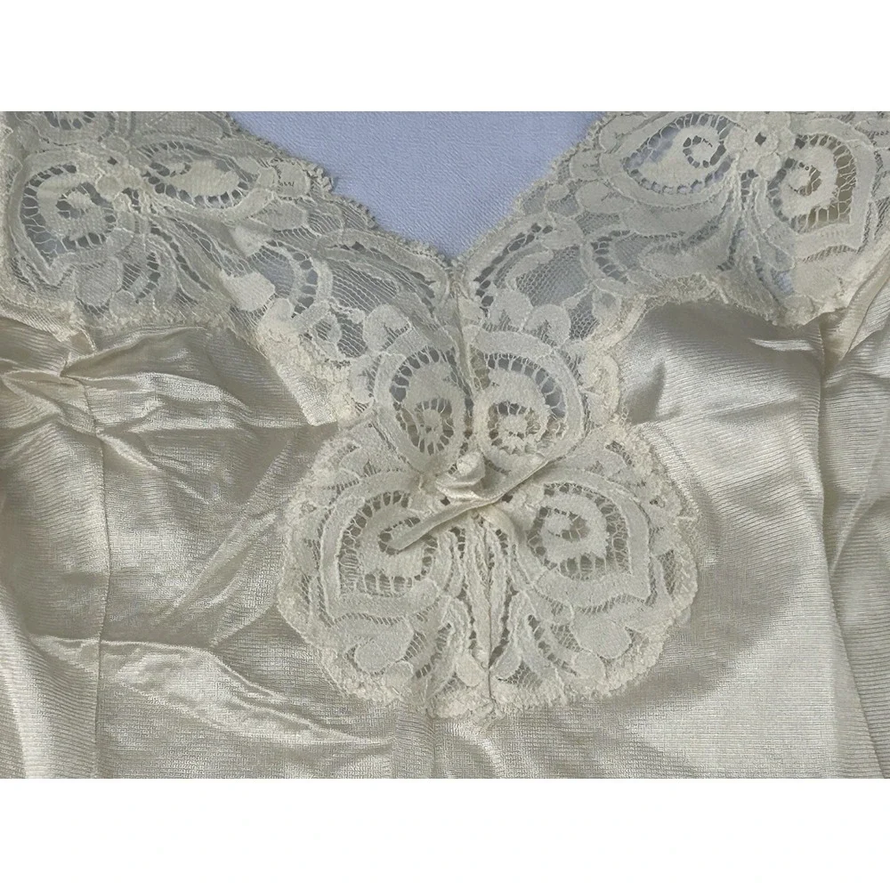 Vintage Bali Ivory Lace Slip Dress Size 34 USA Made Lingerie 70s 80s Bridal Glam